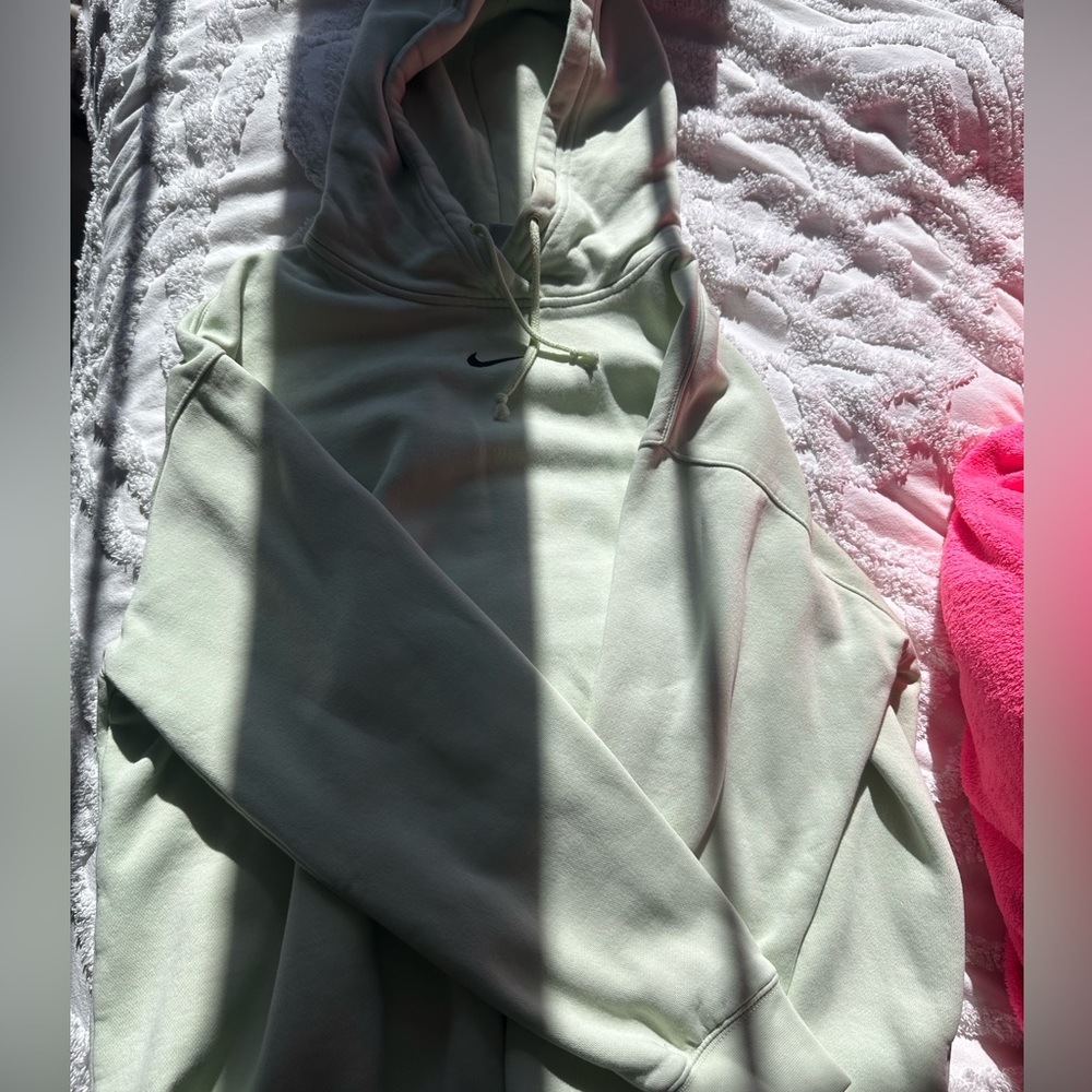 Nike sweatshirt, size small.